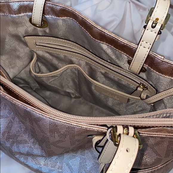 Michael Kors medium tote bag and clutch - Picture 4 of 7